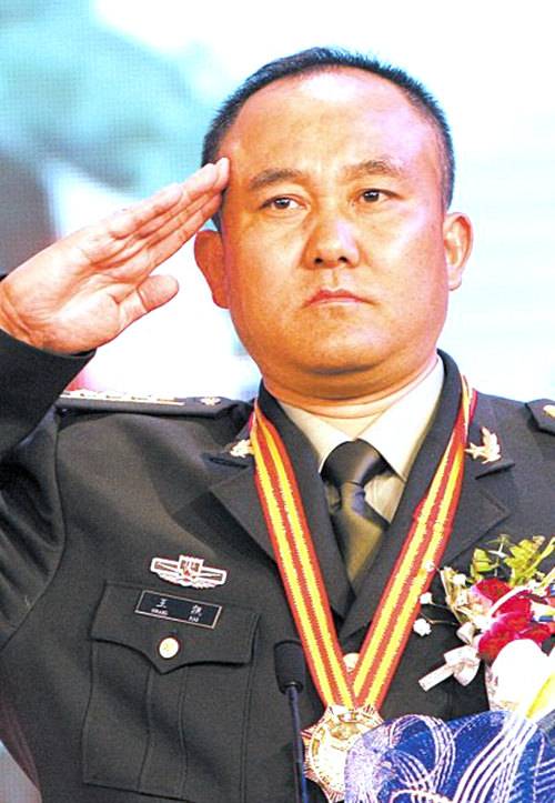 新闻报道的画面显示,王凯已经晋升中将军衔.