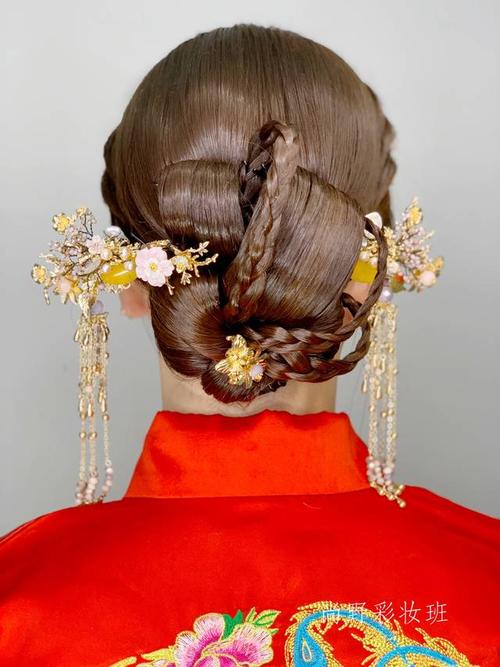 3款好看实用的秀禾发型:精致典雅的中国风新娘造型,中式婚礼必备