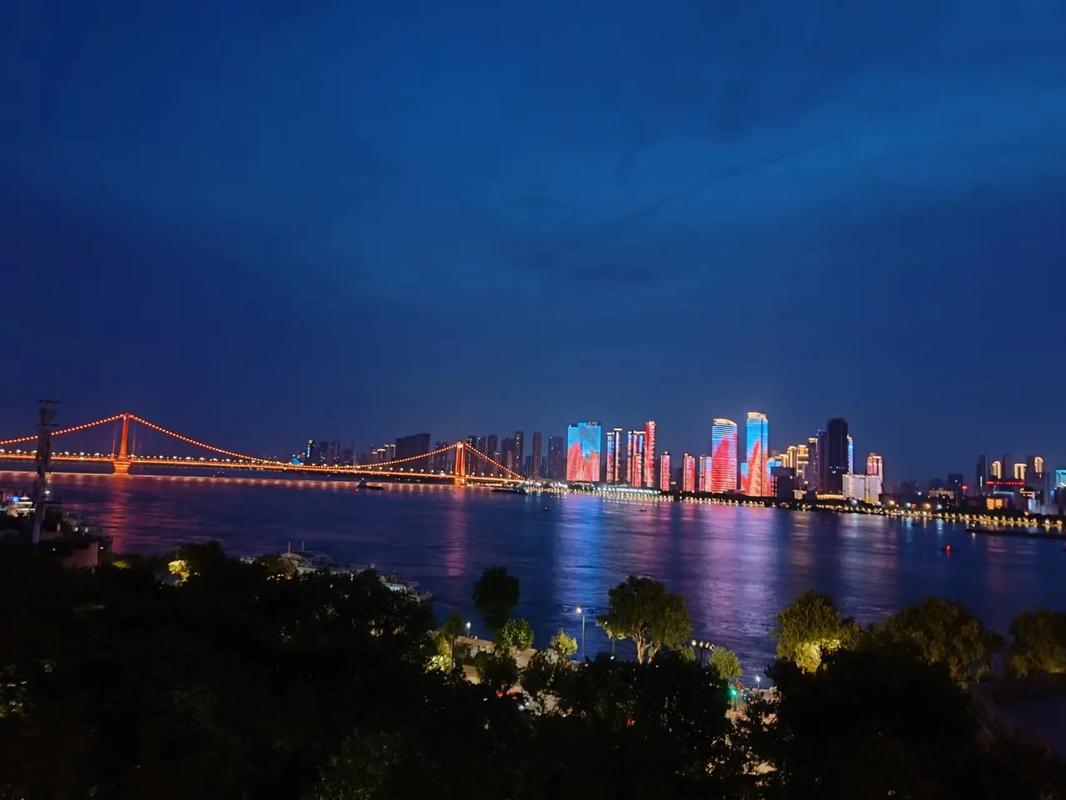 美丽的武汉长江大桥二桥夜景,#每一张照片都是满满的回忆 . - 抖音