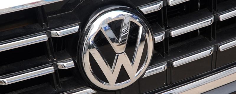 w是大众汽车的标志,大众汽车的车标取源于德文volkswagenwerk(大众)