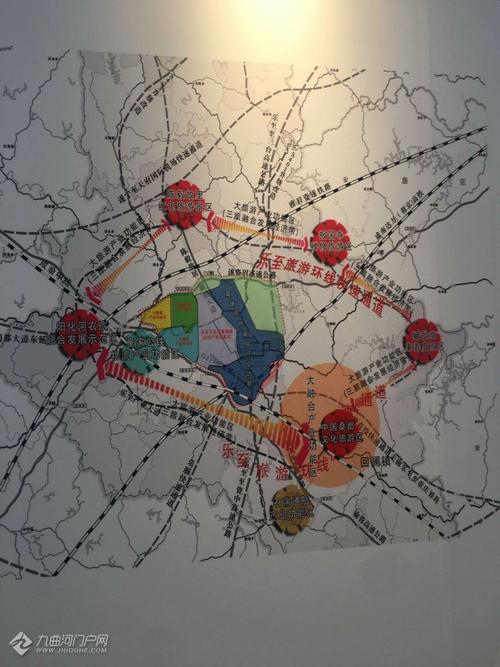 乐至县成果展示馆里的规划图上已标出成达万高铁乐至高铁站位置,欢迎