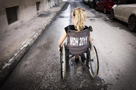 瘫痪轮椅女孩图片