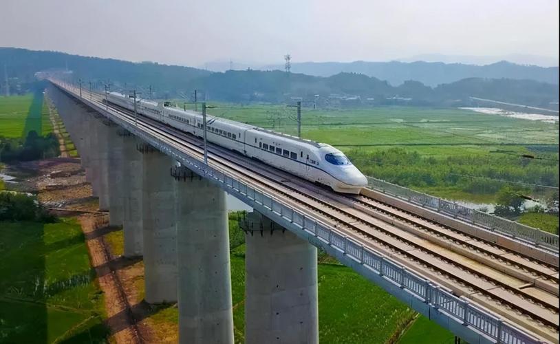 贵开铁路(贵阳北-开阳):贵州第一条开通运营的城际铁路,全长63公里