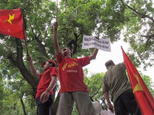 越南民众举行反华游行