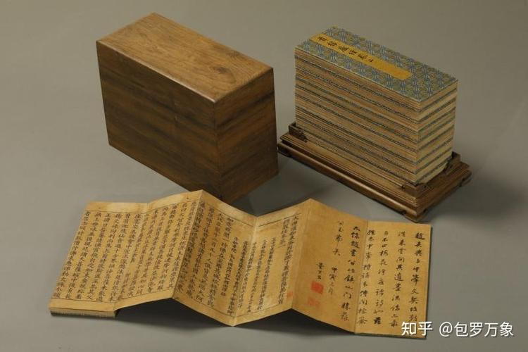 唐朝时期最盛行卷轴装的装帧形式.
