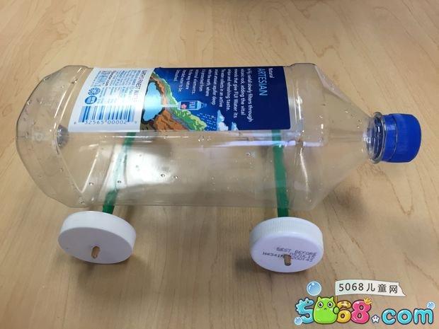 塑料瓶车的制作方法_玩具小车子的制作过程(3)