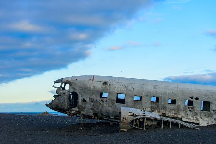 冰岛海边飞机残骸图片