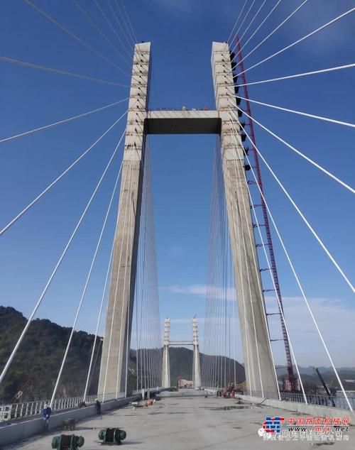 方圆井道施工升降机服役湖杭铁路富春江特大桥建设 助力2022杭州亚运