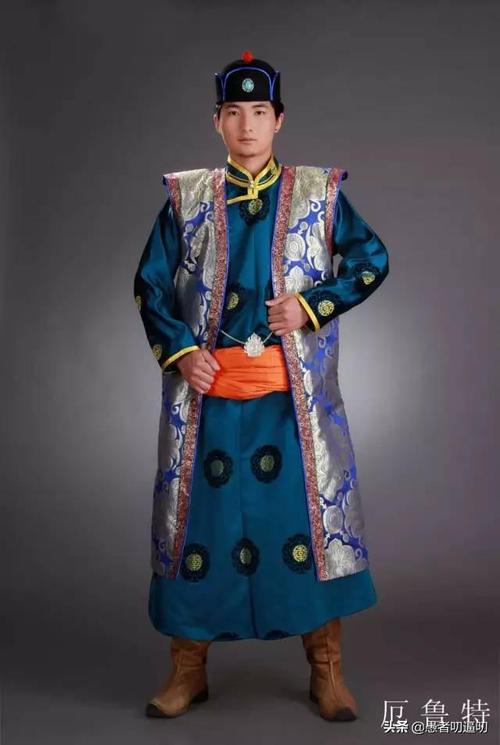 蒙古族服饰成为我国民族服饰中一朵靓丽的奇葩,永不落幕的艺术(蒙古族