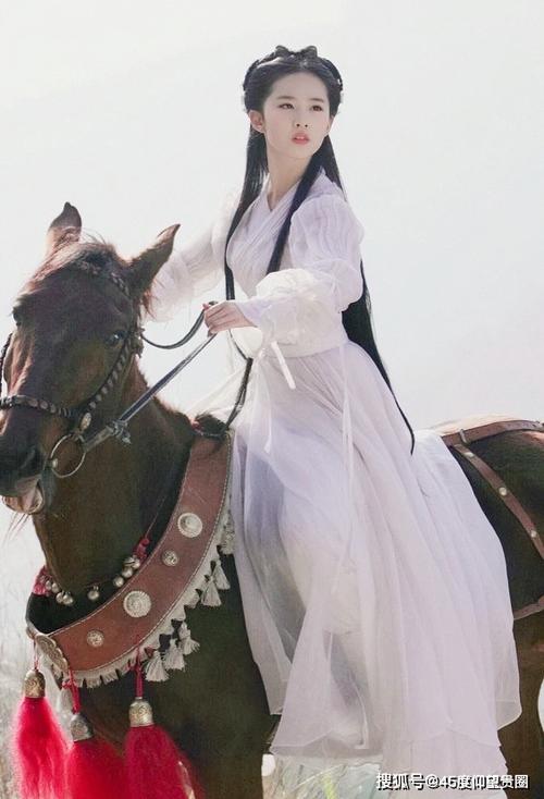 7位女明星古装骑马照大比拼,刘亦菲仙女本仙,彭小苒红衣美艳