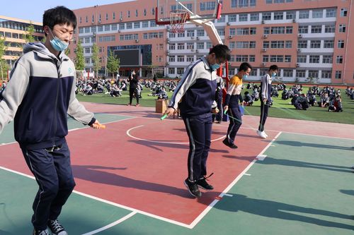 临沂第七中学546名高三学生参加趣味跳绳比赛