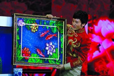 傅琰东春晚上的魔术表演《年年有鱼》
