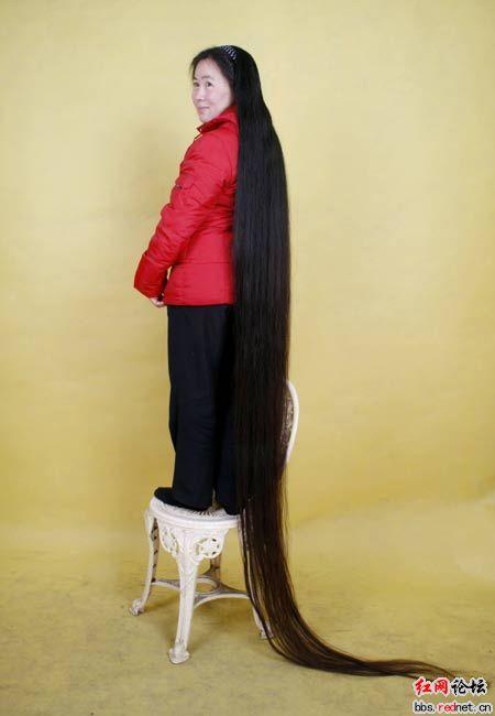 女子头发17年未剪长达2.5米 - [中国长发网]
