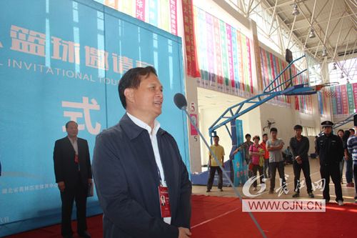 湖北省体育局局长胡德春宣布第29届全球华人篮球邀请赛开幕