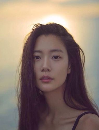 韩国女星clara微博晒性感泳装照 全球第二美曲线诱人