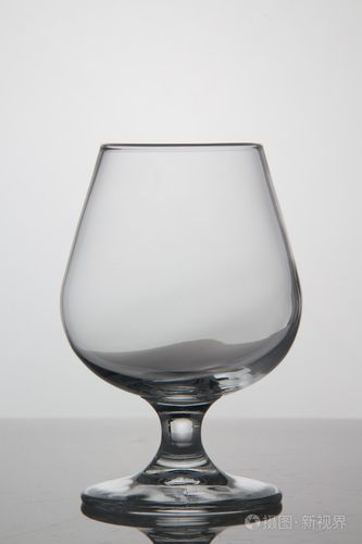 空杯酒在白色背景上照片-正版商用图片1kccpg-摄图新视界