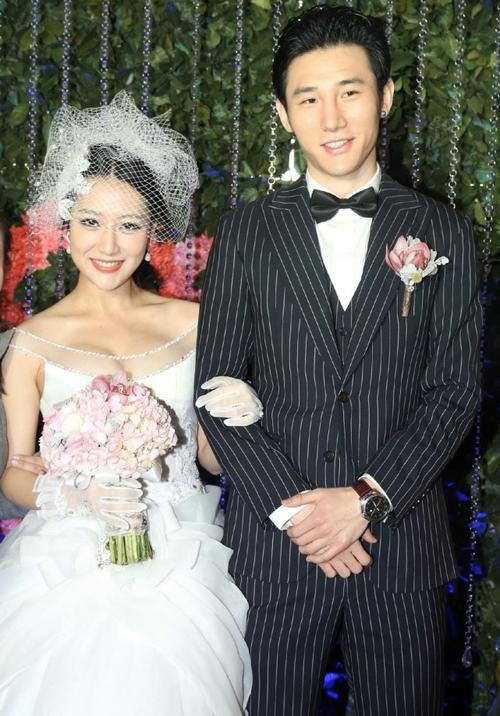京城四美白冰宣布离婚回顾和前夫丁一婚礼照颜值让人惊艳