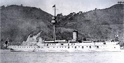 同一个船坞,几乎出自同一个设计图纸,日本联合舰队的"吉野"号竣工