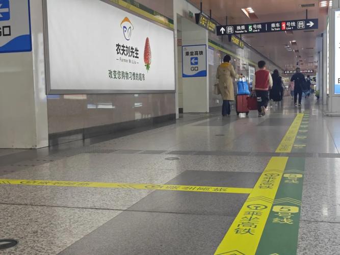 郑州东站地铁站导向标识再升级_腾讯新闻