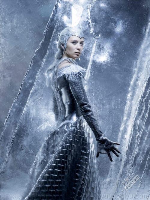 而魔后塞隆的妹妹,则更像是恶毒版的冰雪女王