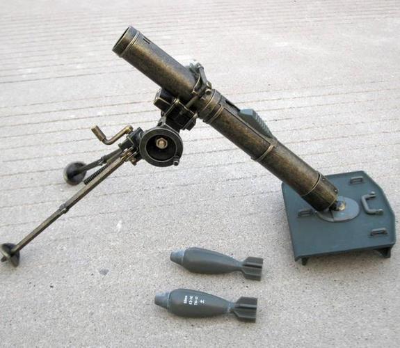 日军采用了各种手持火器装备,其中掷弹筒是一种非常重要的武器