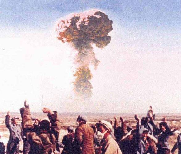 原创当年中国的第一颗原子弹发射成功后世界上各国都持有什么态度