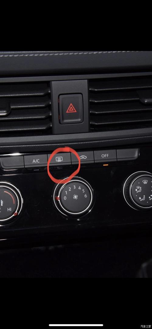 请问各位车友这个按钮是后视镜加热功能还是除雾功能啊