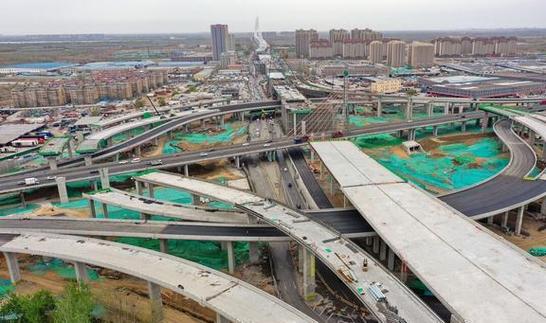 济南零点立交桥十几条匝道大部分完成即将横跨济广高速