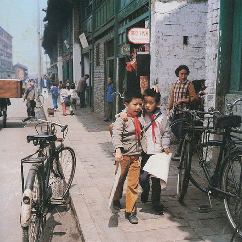 老照片:七八十年代的中国小朋友,满满的童年回忆