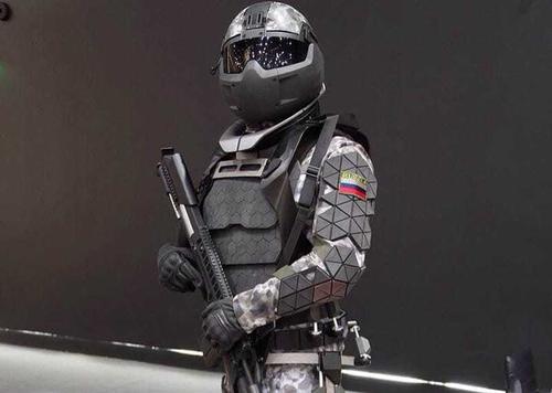 俄军新型单兵作战服科幻感爆棚 士兵穿上它可单手持机枪射击