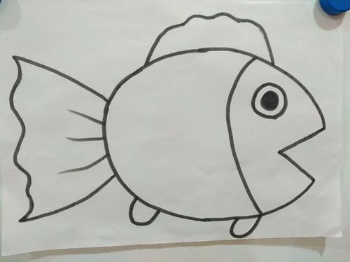 其它 望海幼儿园小二班手工活动 活动名称:多彩的小鱼 活动准备:小鱼