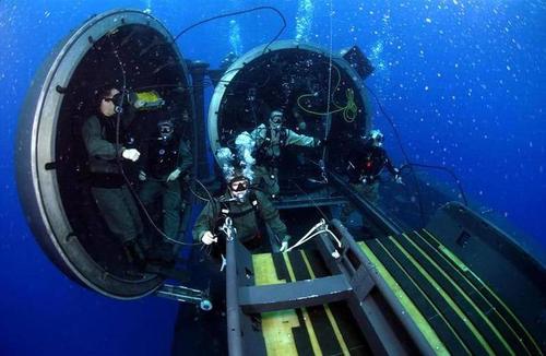 海豹专用---美军潜艇水下训练照(高清组图)