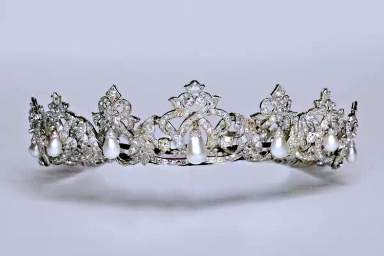 夏洛特公主的王冠,由珠宝制造商卡地亚制作,摩纳哥亲王宫