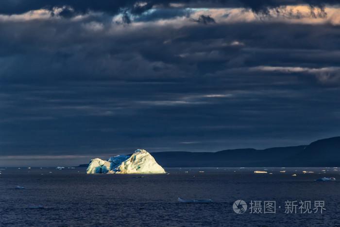 冰山在新地岛的海岸
