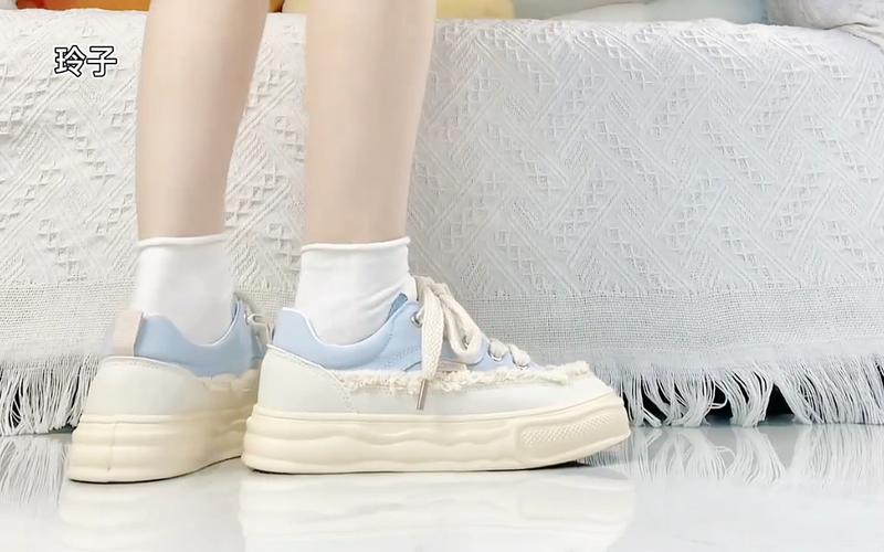 白袜和运动鞋的穿搭～白袜子嘎嘎容易脏?