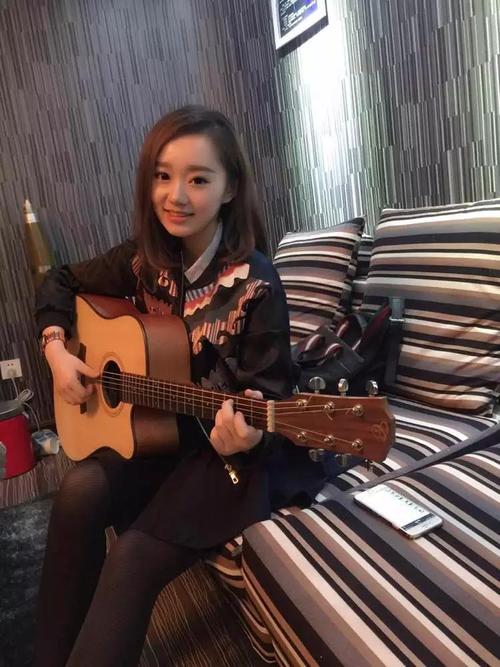  p>单曲《一个人安静的生活》由中国大陆女歌手夏玲美演唱,中国内地