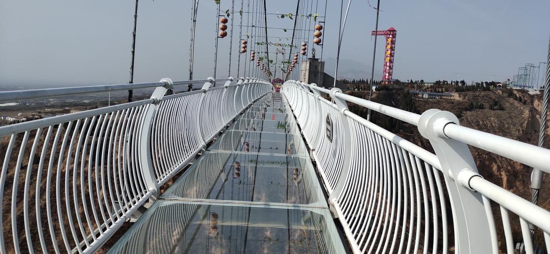 龙泉公社观景玻璃天桥