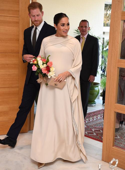英国哈里王子夫妇出访摩洛哥,梅根汉身着名牌的卡夫坦风格礼服