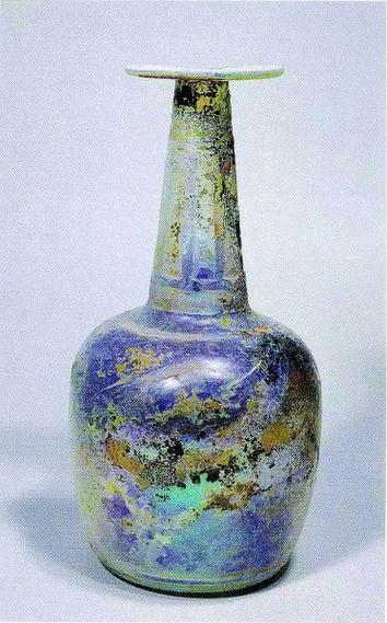 琉璃雕刻蔷薇水瓶,埃及9-10世纪,弗斯塔克出土(选自由水常雄《香水瓶
