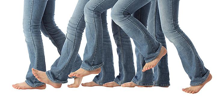赤足,腿,动态,女孩,赤脚,一个,脚步,向前,牛仔裤,白色背景