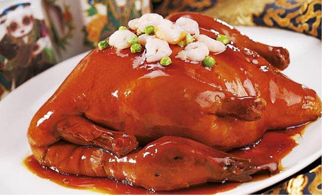 八宝鸭,代表着老上海的味道.这道美食,最早出现在上个世纪30年代.