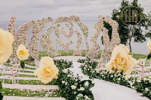 海岛婚礼户外草坪婚礼鲜花背景墙