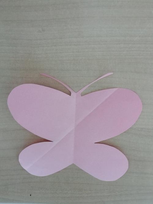 《美丽的蝴蝶》——木林中心幼儿园剪纸篇