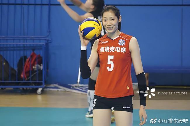 朱婷得到24分北京时间5月22日晚,2017年第13届全运会女排成年组预赛