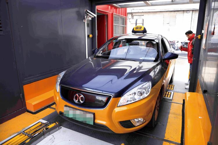 加快油换电助力碳达峰2万辆北京eu5快换版出租车正式交付