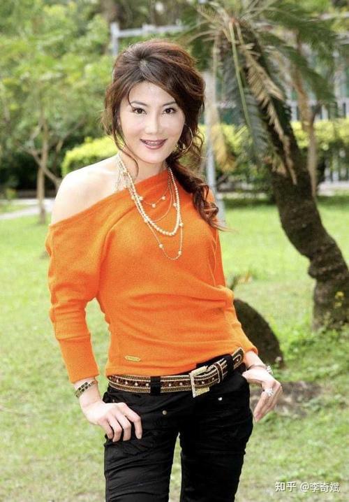 李奇斌 的想法: 60后杨丽菁依旧不服老,穿橘色t恤配长靴… - 知乎