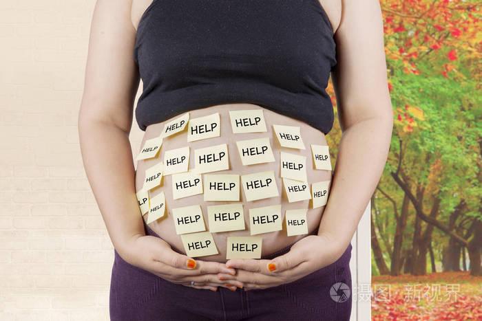 孕妇的肚子与帮助文本照片-正版商用图片0xu5sk-摄图新视界