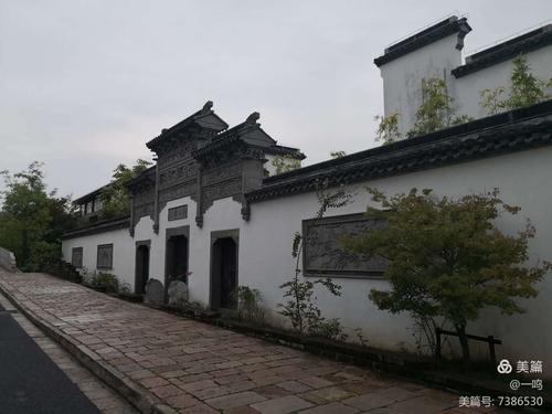 青瓦白墙是江南民居的特色