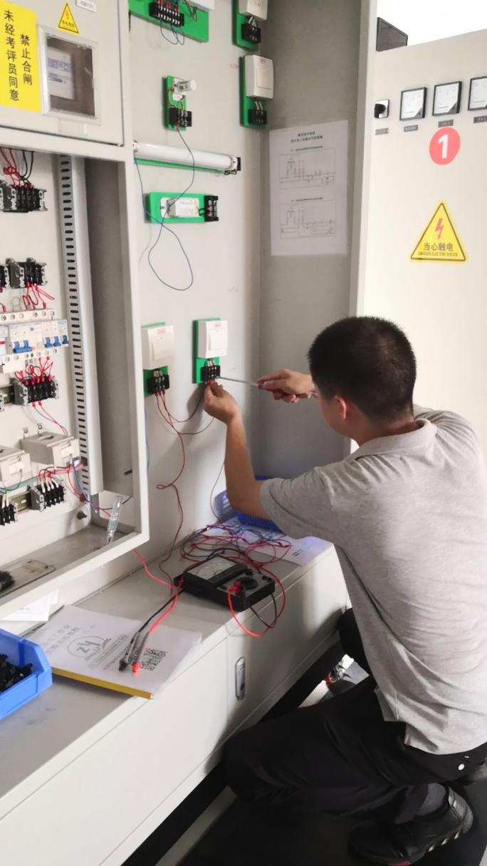 欢迎参加电工培训考证实操训练,照明电路安装及调试,动力电路安装及