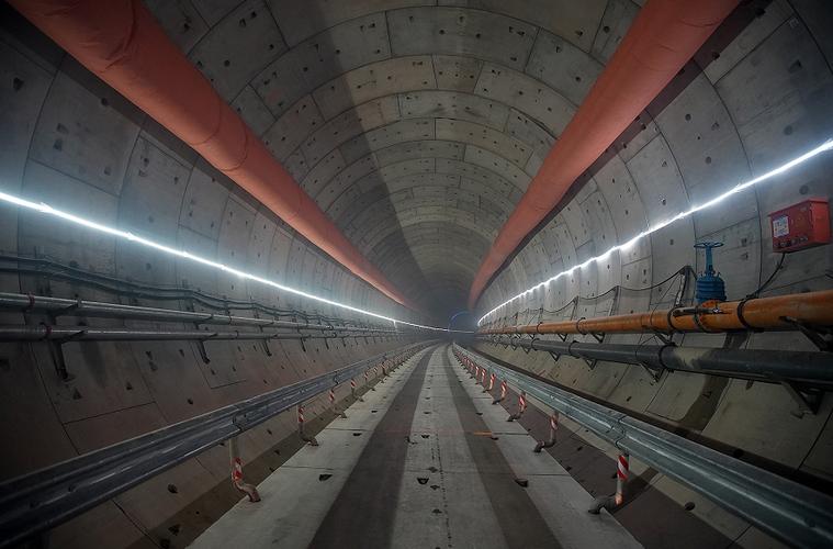 08公里,深圳首条"单洞双层"隧道传新进展!